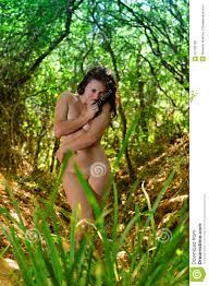 Schönes Mädchen Nackt Im Wald Stockbild - Bild von schulterfrei, schwarzes:  41196129