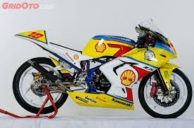 Pesawat bisa terbang pakai mesin kawasaki ninja 150r. Ninja 150rr Bukan Thailook Malah Jadi Gp Mono Dengan Motif Shell Tengkorak Gridoto Com