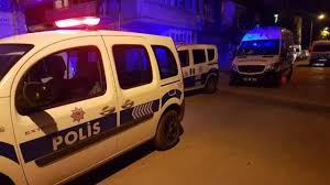 قالت وسائل إعلام تركية إن شابا سوريا ي دعى بلال عقاد ويبلغ من العمر 25 عاما توفي إثر طلق ناري تلق اه في ظهره وذلك بولاية