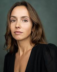 Esme Thompson's Instagram, Twitter & Facebook