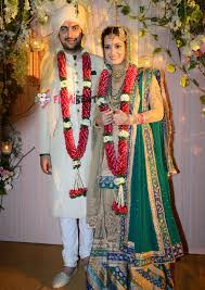 The first pictures of actor dia mirza, decked up as a bride on her wedding day, have arrived online. Dia Mirza And Sahil Sangha S Wedding Ceremony Photos Filmibeat