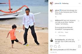 Kedua, jokowi akan terkesan mentransaksikan jabatan menteri akibat ketakutan atau kegelisahannya sendiri. Jokowi Belanja Di Pasar Hingga Main Bola Bersama Cucu Di Pantai