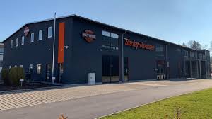 As she was beautiful it was no surprise that she had two suitors, both deeply in love with her. Harley Davidson Jetzt Auch In Rosenheim World Of Bike