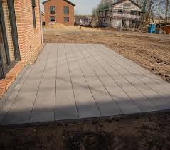 Diese Terrasse Hat Eine Grosse Von 36 M2 Nachdem Der Untergrund Vorbereitet Wurd Terrasse Terrassenplatten Betonplatten