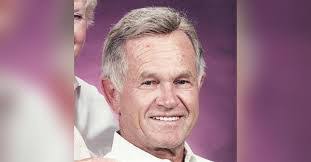 Robert Knaus's Instagram, Twitter & Facebook