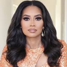 Vera Morris's Instagram, Twitter & Facebook