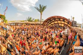 Pozrite si recenzie zariadenia playa corona/corona beach club, umiestnenie a fotografie od možnosti trávenia voľného času v blízkosti atrakcie playa corona/corona beach club. Austria Goes Zrce Gewinne 3x2 Full Week Tickets Fur Eine Woche Party In Kroatien Am Zrce Beach Niederosterreich