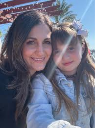 Hi, We are visiting from the UK in a few weeks and ive planned a day at  Siesta key beach.. is there anywhere we can use a resort pool for some of