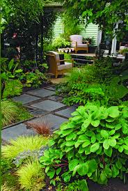 Nothing More Fun Stepping Stone Paths Finegardening Stepping Stone Paths Backyard Garden Design Fine Gardening Magazine