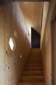 23 Mal Runde Fenster Machten Ein Zuhause Schoner Runde Fenster Design Fur Zuhause Holzwandgestaltung