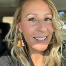 yvonne gardner (@yvonneg65925689)