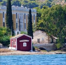 Οι 'αγιοι ανάργυροι είναι μια γνωστή παραλία των σπετσών, που βρίσκεται στην νοτιοδυτική πλευρά του νησιού. Agioi Anargyroi Spetses Island