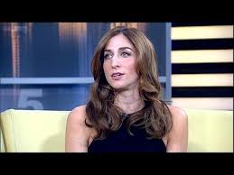 The show won two golden globe awards in 2014 including one for best. Chelsea Peretti S Crush On Andy Samberg Youtube