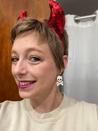 Opal cat earrings from Skullteeslover.com