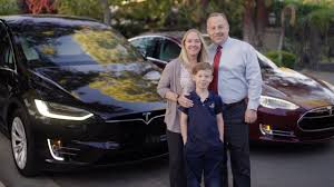 You can program it to lower at a set speed if you're looking to. Tesla Model X Performance Specs Price Photos Offers And Incentives