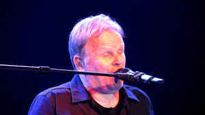 He sounds similarly confident here. Herbert Gronemeyer Currywurst Live In Dortmund 09 11 2012 Youtube