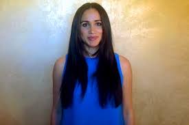 We tracked the evolution of meghan markle's hairstyles, how she went from auburn highlights in the aughts to chic chignons worthy of royalty. Meghan Markle Has Super Long Hair Now And The Internet Is Buzzing Glamour