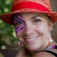 Amber Desmond's Instagram, Twitter & Facebook