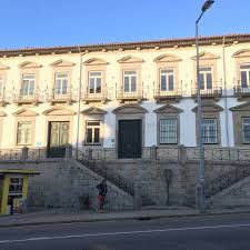 Este apartamento t2 com 152.23 m² no r/c com jardim e logradouro e ha outro com a mesma. Photos At Design Palace Flats Rua Saraiva De Carvalho 61