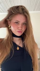 Anna Prentice's Instagram, Twitter & Facebook