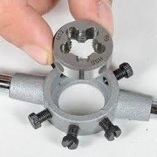 Mode D Emploi Les Filieres Et Les Tarauds Tarauds Trucs Et Astuces Bricolage Lunette De Protection