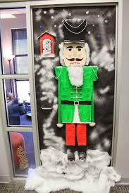 2013 Lec Door Decorating Contest Nutcracker Guarding The Castle Office Christmas Decorations School Door Decorations Christmas Classroom Door
