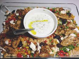 Pour boiling water over couscous by about 1 cm, then cover with lid or tightly with plastic wrap and let stand, about 5 minutes. Recept Couscous Met Tzatziki Ikbenirisniet