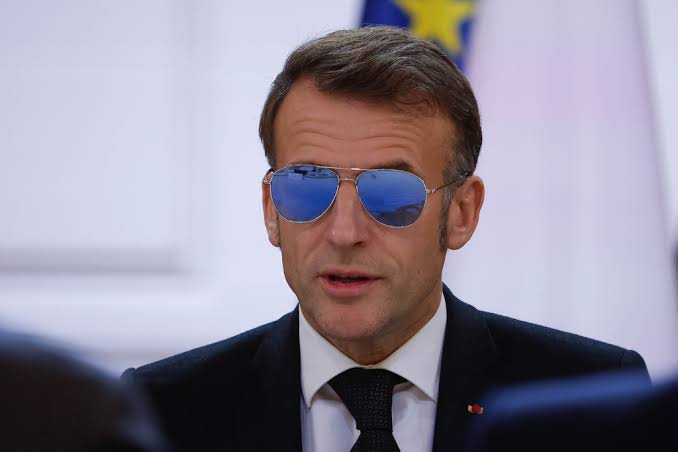 Από το «Eye of the Tiger» στο Top Gun: Προς τι τα μαύρα γυαλιά του Εμανουέλ Μακρόν στις επίσημες εμφανίσεις - ertnews.gr