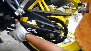 Kamu bisa merawat rantai sepeda motor menggunakan bahan yang aman dan ampuh diaplikasikan. Cara Ketatkan Rantai Motor Yang Kendor Cara Mudah Mengencangkan Rantai Motor Youtube