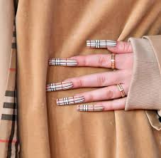 Ich finde das so schöne nägel vor allem das 1. Fingernagel Als Statussymbol Uber Die Schrille Welt Der Nail Art Welt