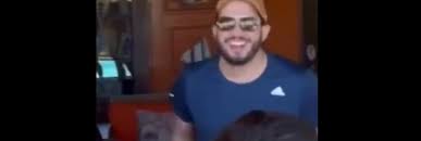 O pastor andré vitor, que acompanha a família de safadão há anos, aparece por trás de uma criança e, em determinado momento, ele a os pais da menina afirmaram que confiam em andré vitor e que ele é um homem de deus. Dngvjafymx9cem