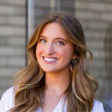 Emma Mahan's Instagram, Twitter & Facebook