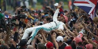 Getty) lewis hamilton is worried for the safety of the british public following. Formel 1 Mit Fans Silverstone Fordert Prufung Von Corona Impfpass