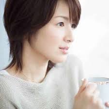 芸能人ショートヘアと言えば吉瀬美智子さんですよね 吉瀬美智子さんの髪型は３０代 ４０代 ５０代のショートヘアにしている女性に圧倒的な支持をされています 毎回ドラマに出る度に吉瀬美智子さんの髪型をマネしている人は多いはず ２０１８年４月から始まる春