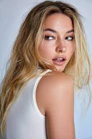 Madelyn cline is a famous actress. Outer Banks Madelyn Cline On Toxic Relationships Rejection Lockdown Glamour Uk
