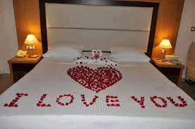 61 Awesome Valentine S Day Decoration Ideas Pouted Com Romantic Room Surprise Romantic Bedroom Design Romantic Bedroom Decor