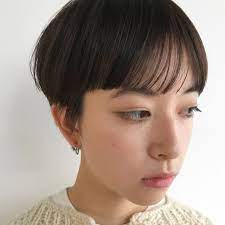 耳の周りとえりあしは刈り上げない程度にギリギリ短くカットしたマッシュショート 前髪から繋がったラインがカッコいいハンサムショート ショートのヘアスタイル ハンサムショート マッシュショート