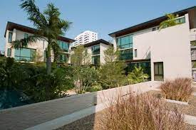 Family House With Pool Pool Houses House Family House