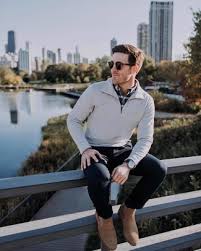 Botas, loafer´s, botines, mocasines y mucho mas. Un Jersey De Cuello Alto Con Cremallera De Vestir Con Unos Botines Chelsea Marrones 5 Looks Outfits Hombre Lookastic Mexico