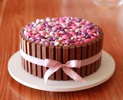 Mil Ideias Para Bolos De Kit Kat Avec Images Gateau Kitkat Gateau Gateau Anniversaire