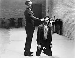 Enquête sur un citoyen au-dessus de tout soupçon - La critique + ...