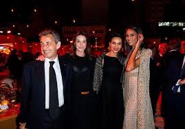 Cindy bruna, née le 27 septembre 1994, est un mannequin français. Les Sarkozy Font La Fete Avec Johnny Depp Victoria Beckham Et Cindy Bruna Elle