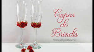 Y no hay mejor forma de hacerlo que con unas copas personalizadas que, después, podrás seguir usando para rememorar ese momento. Diy Copas Para Boda Rusticas Sencillas Elegantes Y Faciles Brotes De Creatividad Youtube
