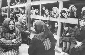 Jan 26, 2015 · ravensbrück blew past that cap in just eight months, and some estimate that the camp once held as many as 50,000 prisoners at one time. Heute Monstros Wirkende Heiterkeit Wie Bei Einem Normalen Betriebsausflug Kz Aufseherinnen Aus Ravensbruck Foto Gedenkstatte Ravensbruck Stuttgarter Nachrichten