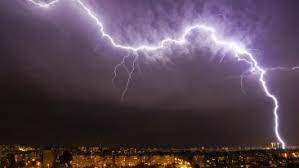 Es wird ungemütlich in hessen. Richtiges Verhalten Bei Gewitter Wann Droht Gefahr Im Haus Heimhelden