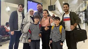 وفاجأت عائلة خالد مقداد مؤسس قناة طيور الجنة بإتخاذ قرار السفر من الكويت إلى الأردن قبل أسبوع للعودة إلى منزل الأسرة استعداداً لحفل زفاف وليد مقداد. Ù…Ù†Ø²Ù„ Ø®Ø§Ù„Ø¯ Ù…Ù‚Ø¯Ø§Ø¯ ÙÙŠ ØªØ±ÙƒÙŠØ§