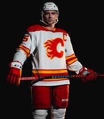 Medium red ccm calgary flames jersey in like new condition. Calgary Flames Go Full Retro With New Uniforms For 2021 Sportslogos Net News