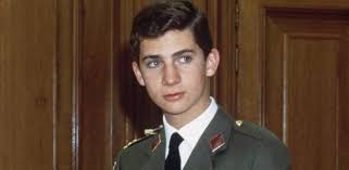 En 1947, contrajo matrimonio con la heredera al trono británico, la princesa isabel. Las Aficiones De Felipe Vi