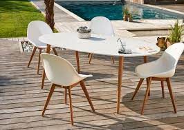un salon de jardin moderne aux influences scandinaves une table ovale avec un plateau en duranite a retr salle a manger 4 places table salle a manger jardins