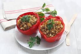5 Recettes Faciles Et Originales Au Quinoa 4 Photos Poivrons Farcis Au Quinoa Poivrons Farcis Recette Poivron
